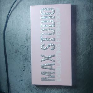 MAX STUDIO Everlasting Eyeshadow Palette
